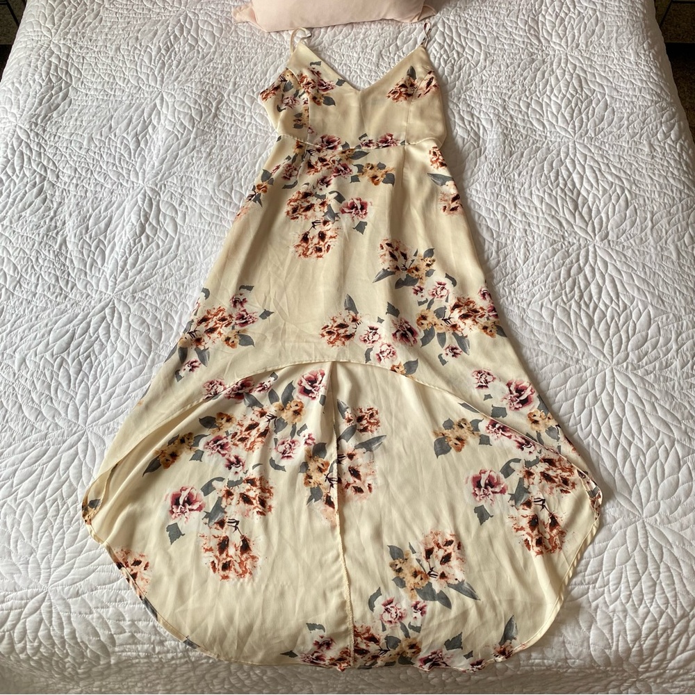 Feminine Cream Floral High-Low Dress - Picture 2 of 9